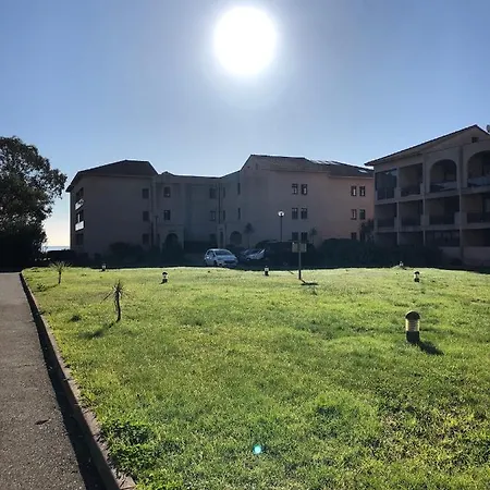 Joli T2 Les Pieds Dans L'eau , Piscine Tennis....