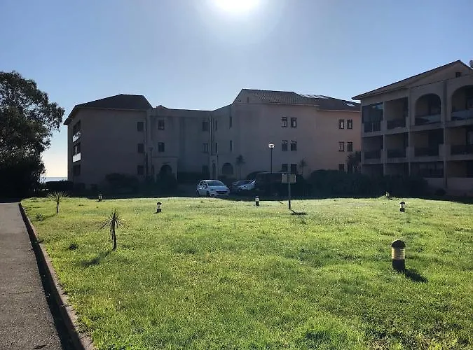 Joli T2 Les Pieds Dans L'eau , Piscine Tennis....